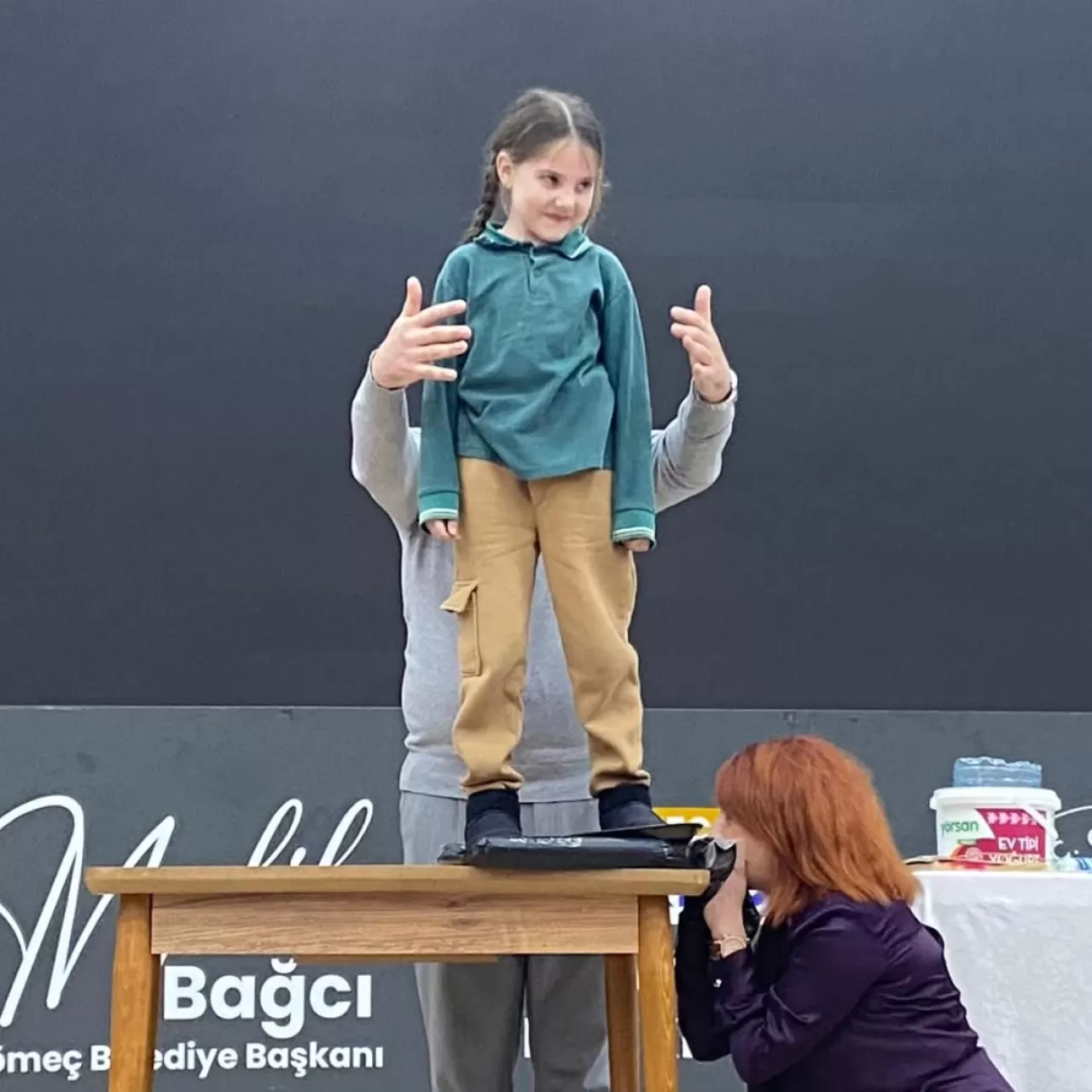 Gömeç'te Öğrenciler Mucit Abla ile Bilimin Sihirli Dünyasını Keşfetti