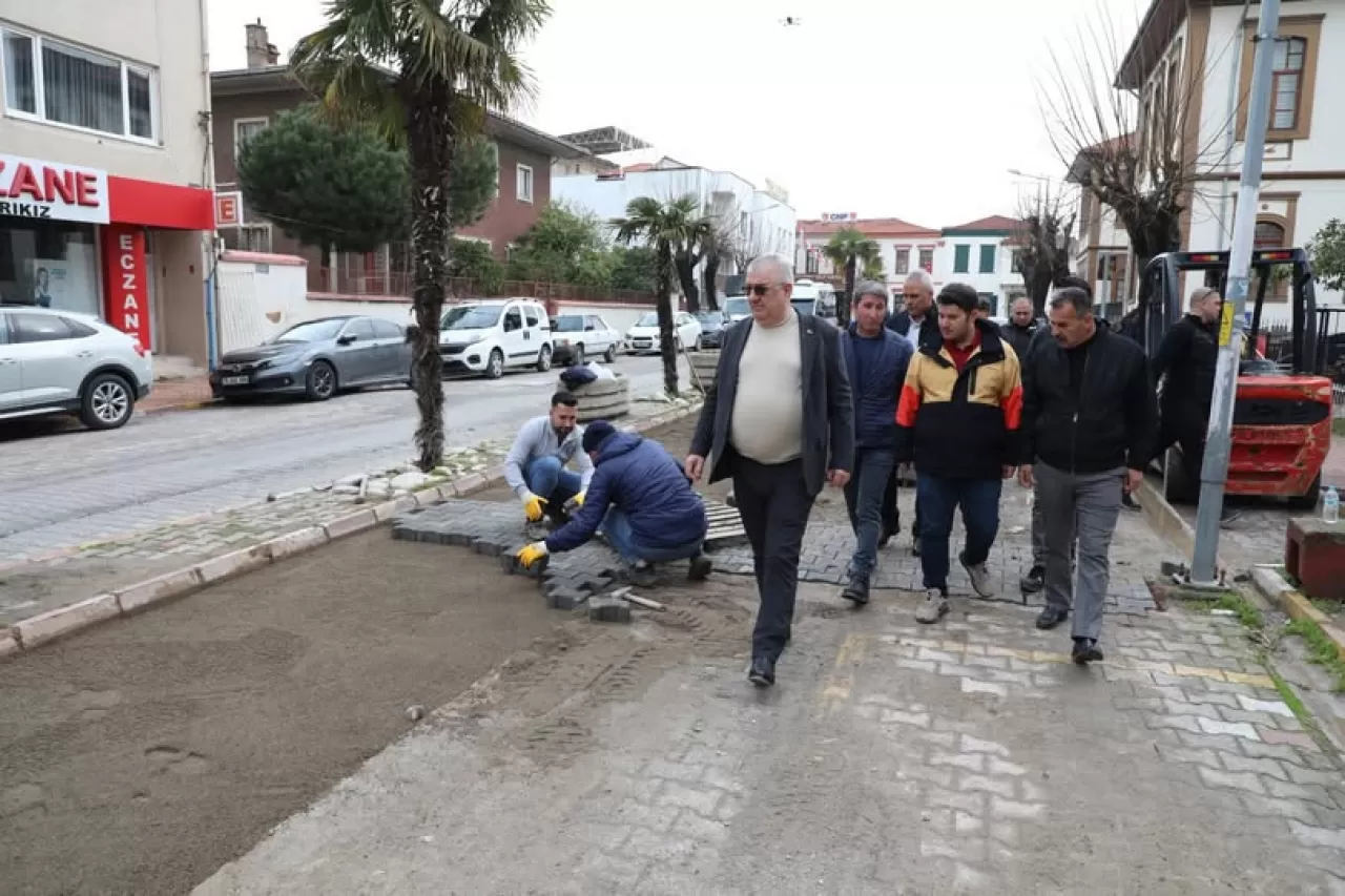 Edremit'te Yol Yapım Seferberliği: 14 Ekip Saha Dağıldı