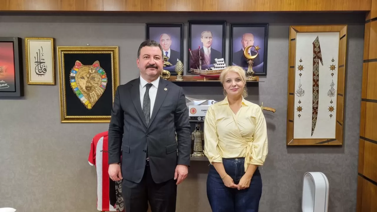 Milletvekili Yüksel, Bandırma Radyo Mega Sahibi Yasemin Park'ı Makamında Ağırladı