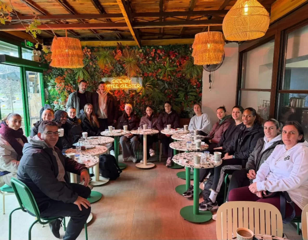 Burhaniye Belediyespor Kadın Basketbol Takımı, Ören Chester Cafe'de Moral Buluşması Yaptı