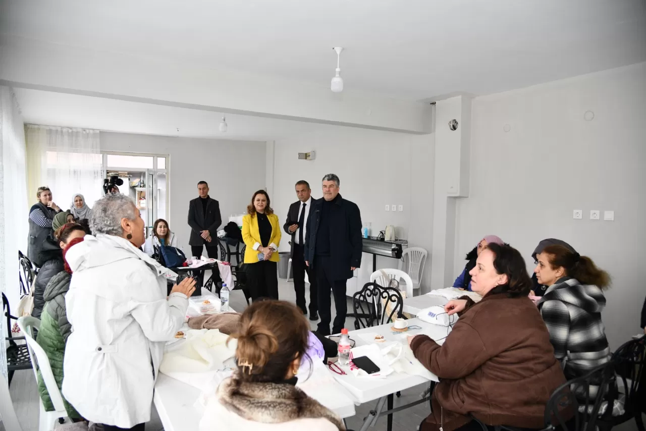 Karesi'de Kadın Kurs Merkezi Hizmete Açıldı