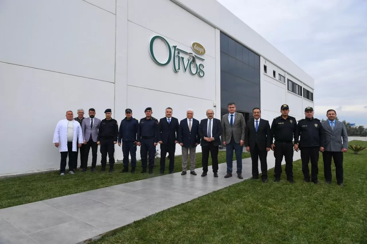 Balıkesir Valisi'nden Burhaniye'deki Zeytin İşleme Tesisine Ziyaret