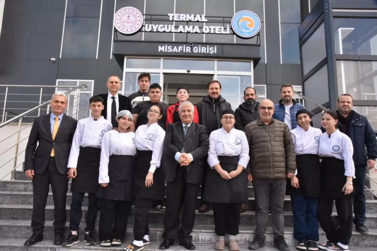Balıkesir'de Termal Uygulama Oteli'nde Son Hazırlıklar İncelendi