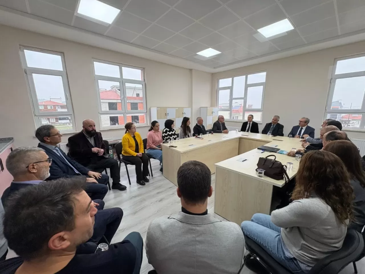 Sındırgı'da Yeni Eğitim Yuvası: Kurtuluş İlkokulu ve Cumhuriyet Ortaokulu Ziyaret Edildi