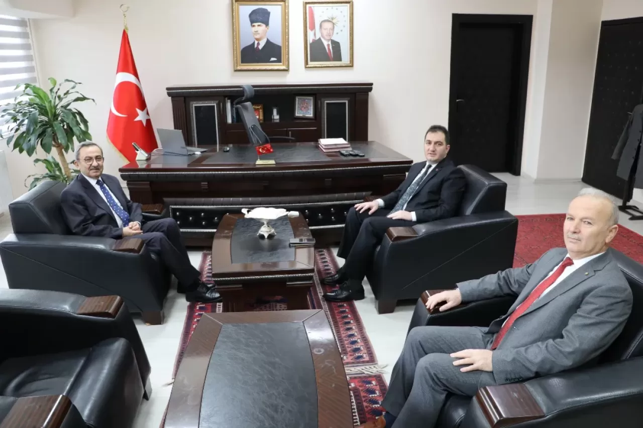 Kepsut İl Müftüsü, Kaymakam ve İlçe Müftüsünü Ziyaret Etti