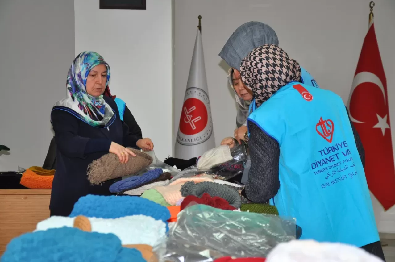 Balıkesir'de İlmek İlmek İyilik Projesi ile Kışlık Giysiler Dağıtıma Hazır