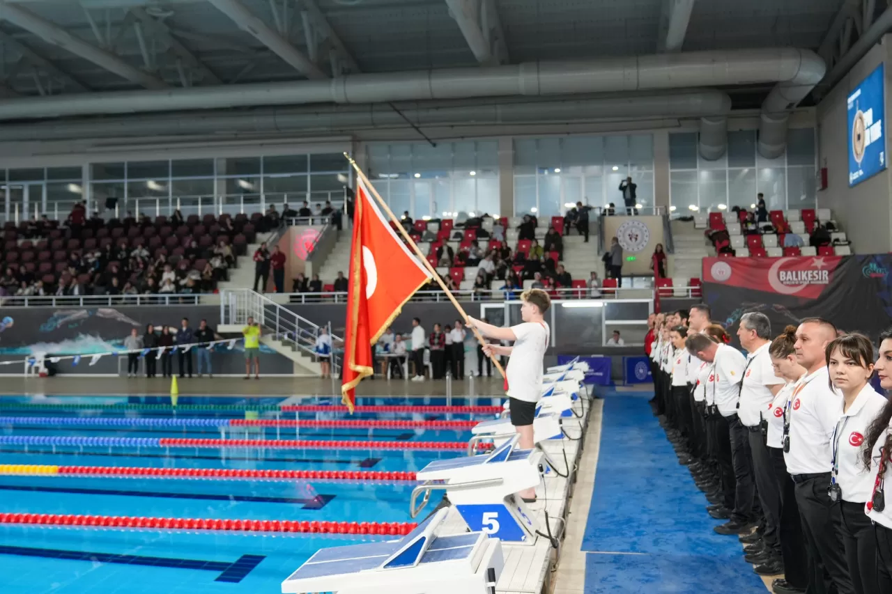 Gençlik ve Spor İl Müdürlüğü Yüzme Yarışlarını Başlattı