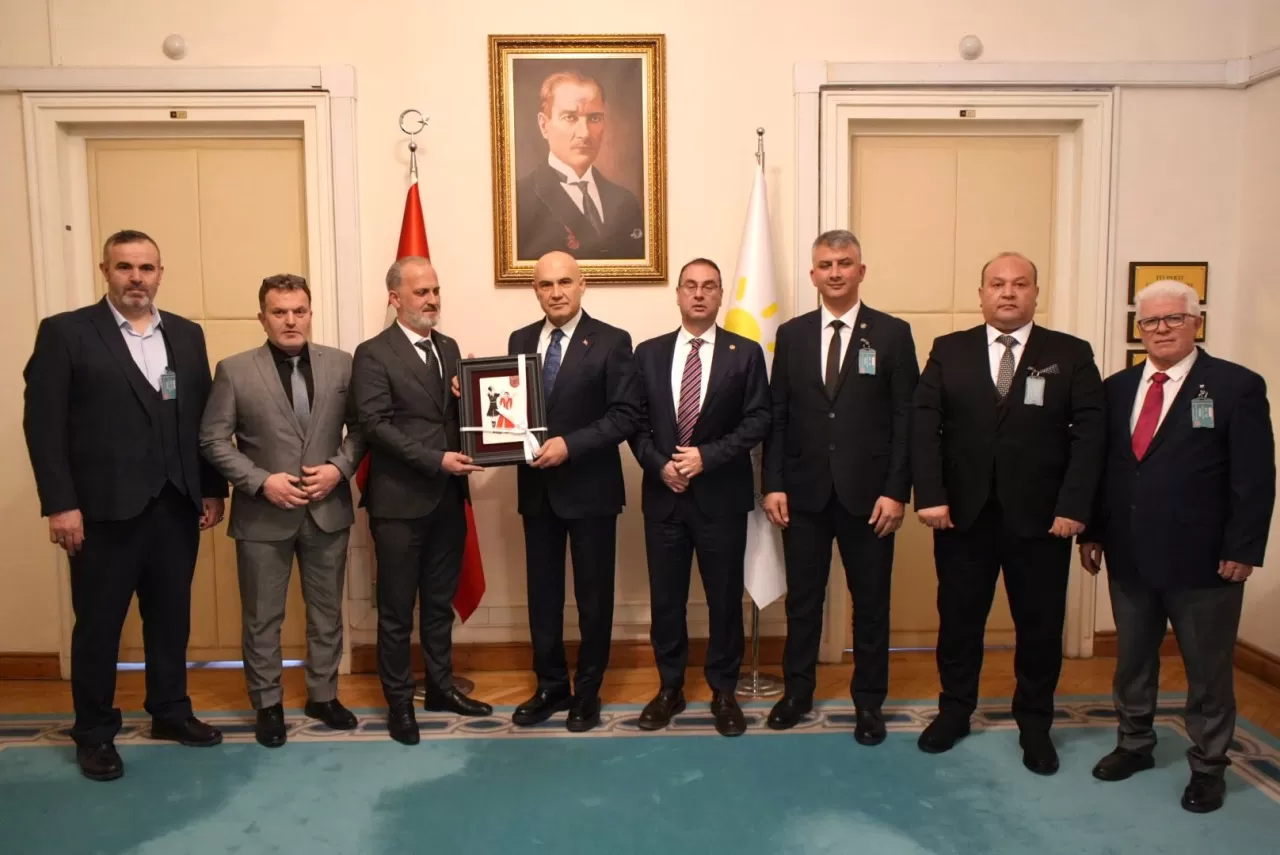 İYİ Parti Balıkesir Milletvekili Turhan Çömez, Sivil Toplum Kuruluşlarını Meclis'te Ağırladı