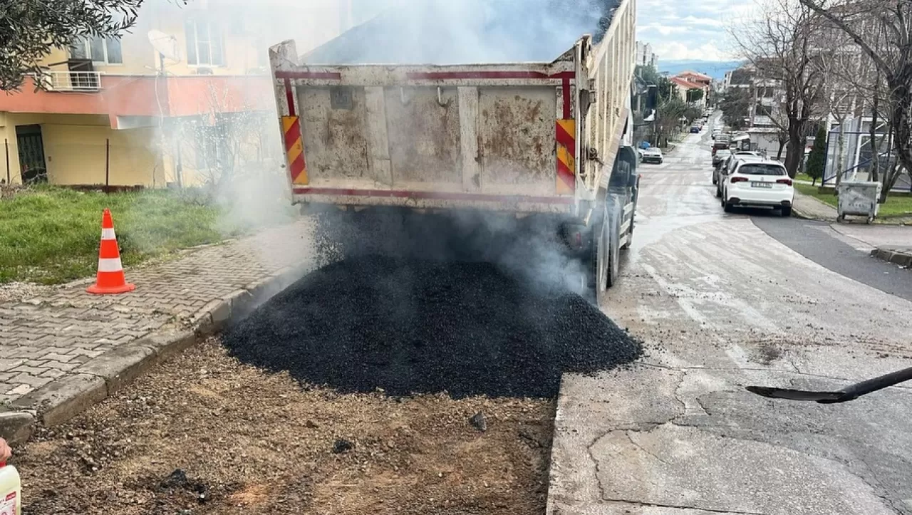 Karesi Belediyesi Yol ve Parke Taşı Çalışmalarına Devam Ediyor