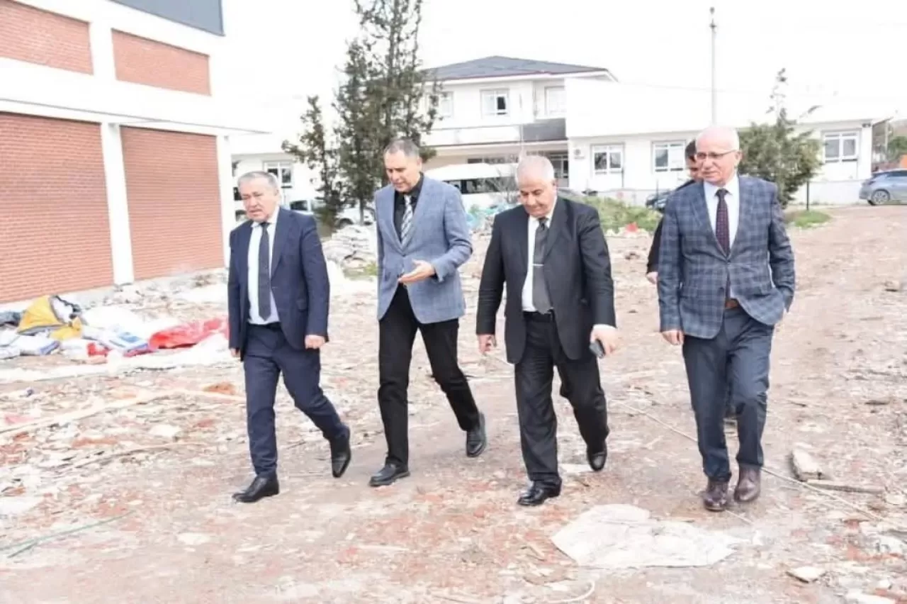 Karesi'de Yapımı Süren Spor Salonunda İnceleme