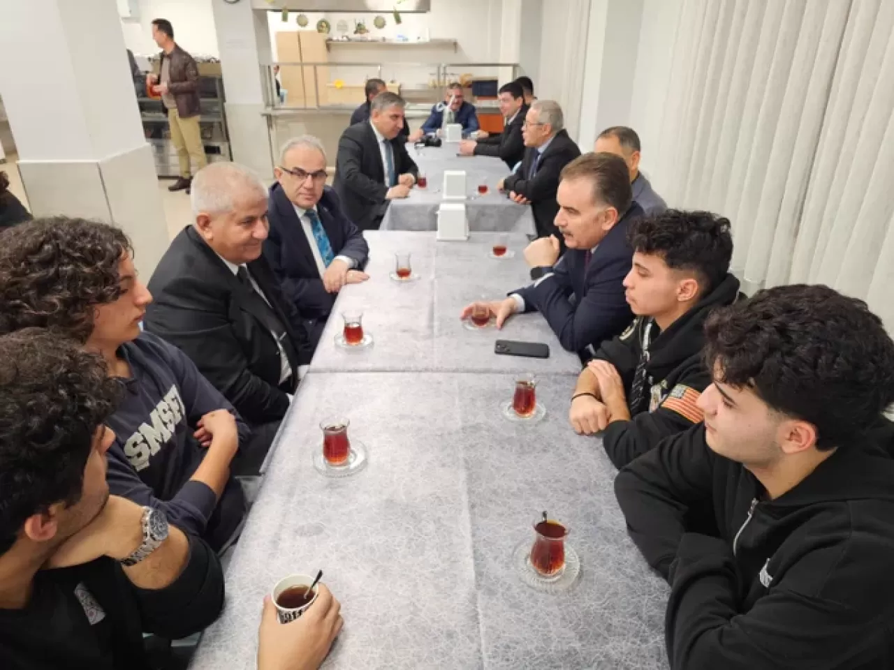 Edremit'te Eğitim Camiası İftarda Buluştu