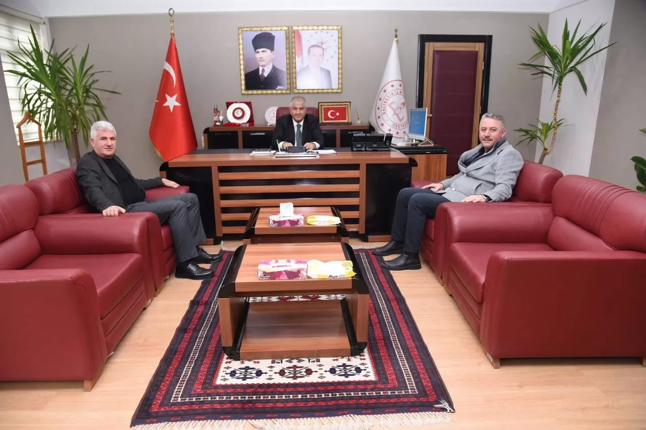 Balıkesir'de AK Parti Temsilcilerinden Milli Eğitim Müdürü'ne Hayırlı Olsun Ziyareti