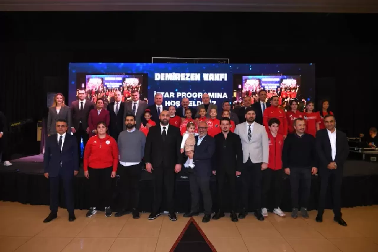 Balıkesir Üniversitesi Rektörü Demirezen Vakfı'nın İftarında