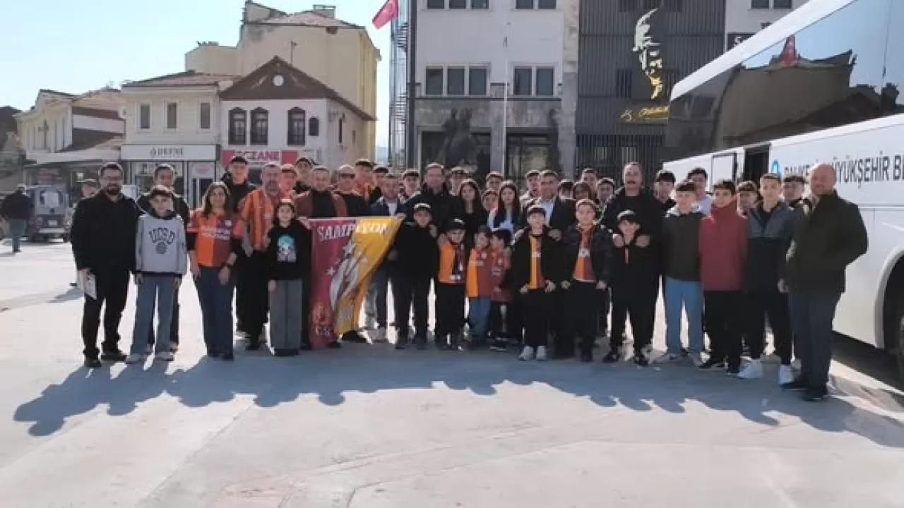 Sındırgılı Gençler Galatasaray Maçının Heyecanını Yaşadı