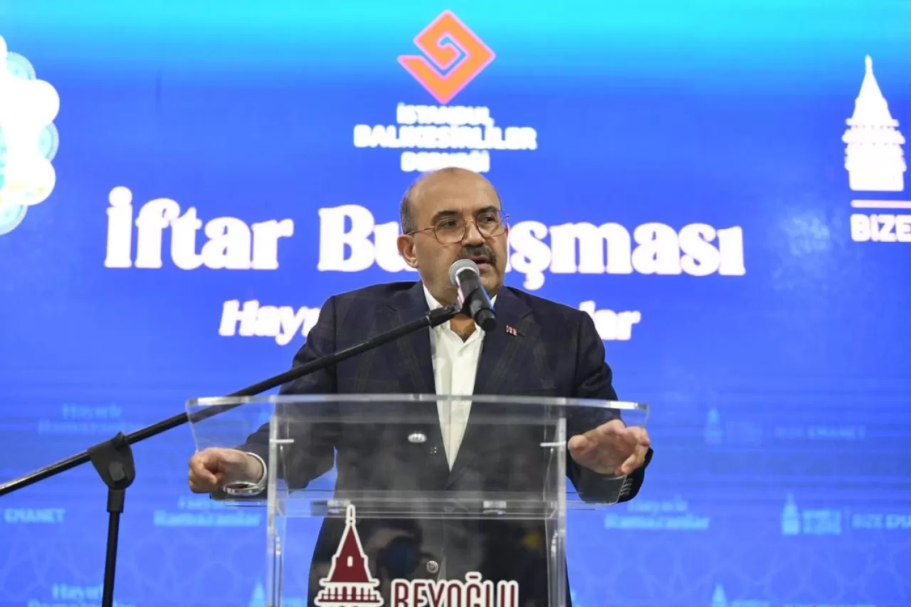 Balıkesir Valisi Ustaoğlu, İstanbul'daki Dernek İftarında