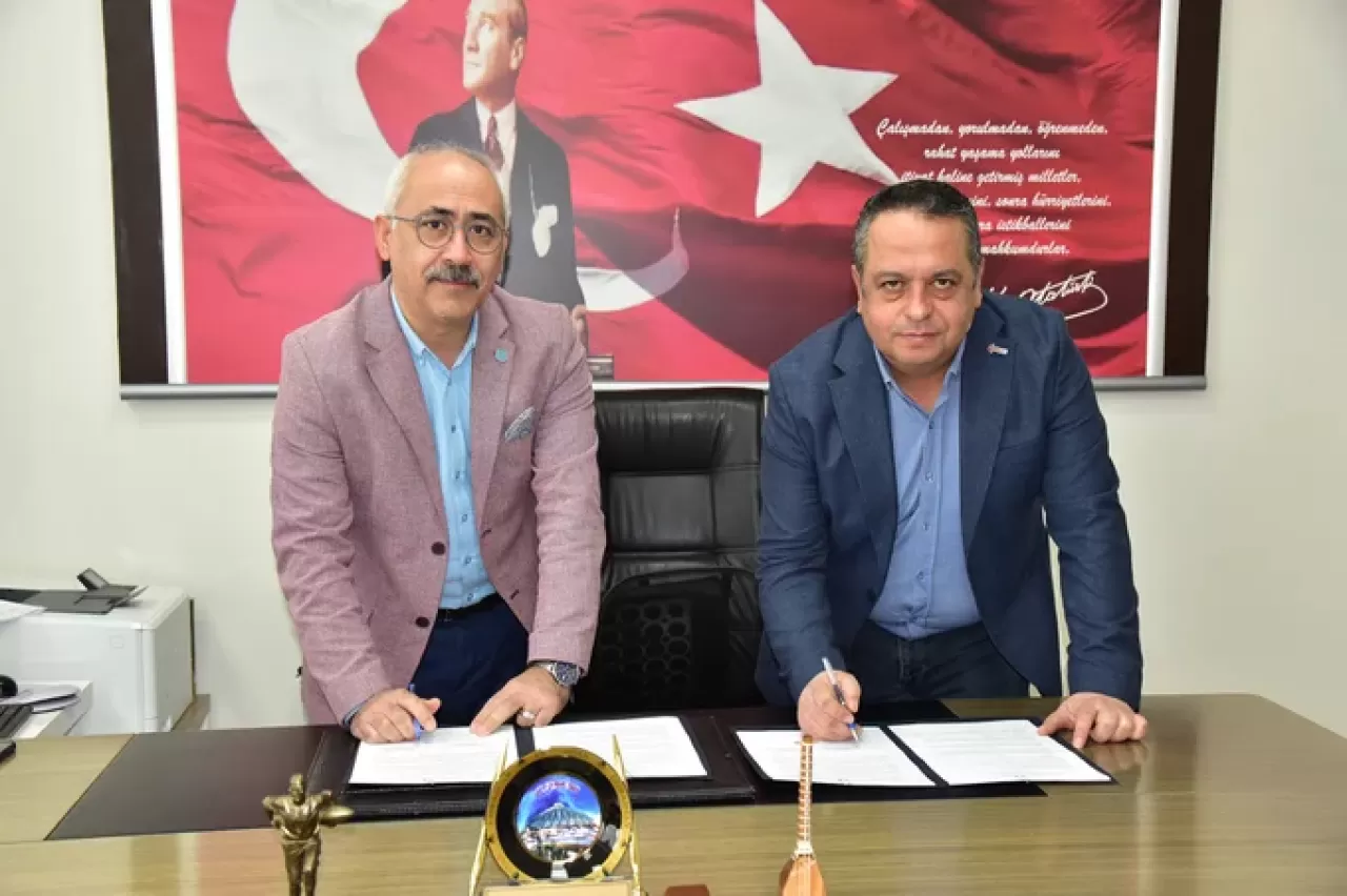 Balıkesir Üniversitesi ile EKOS Teknoloji Arasında Mesleki Eğitim İş Birliği Protokolü İmzalandı