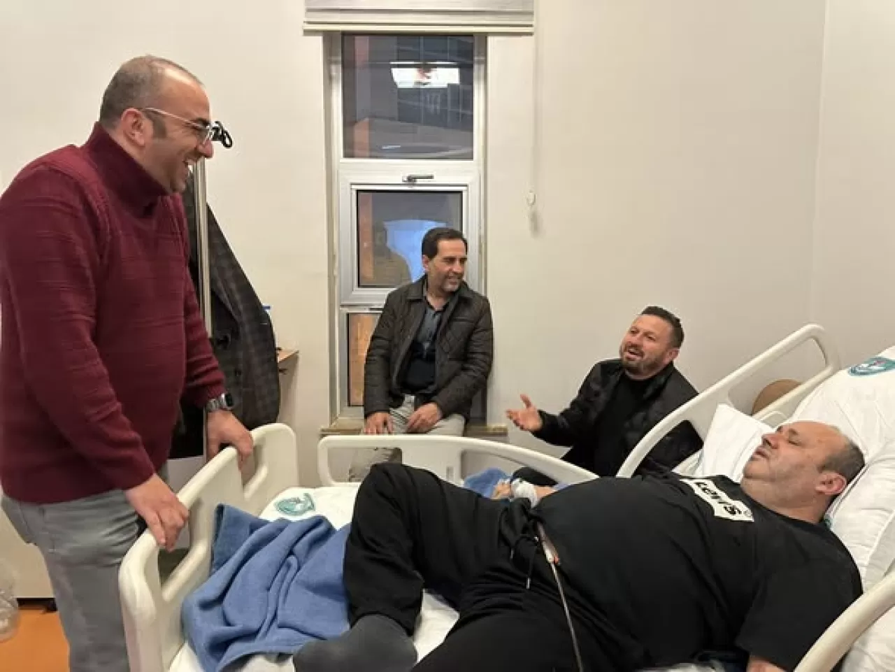 AK Partili Başkan, İş İnsanı Mustafa Akar'ı Hastanede Ziyaret Etti