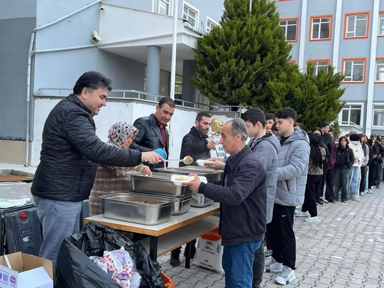Havran Belediye Başkanı Emin Ersoy, Öğrenciler ve Personelle İftarda Buluştu