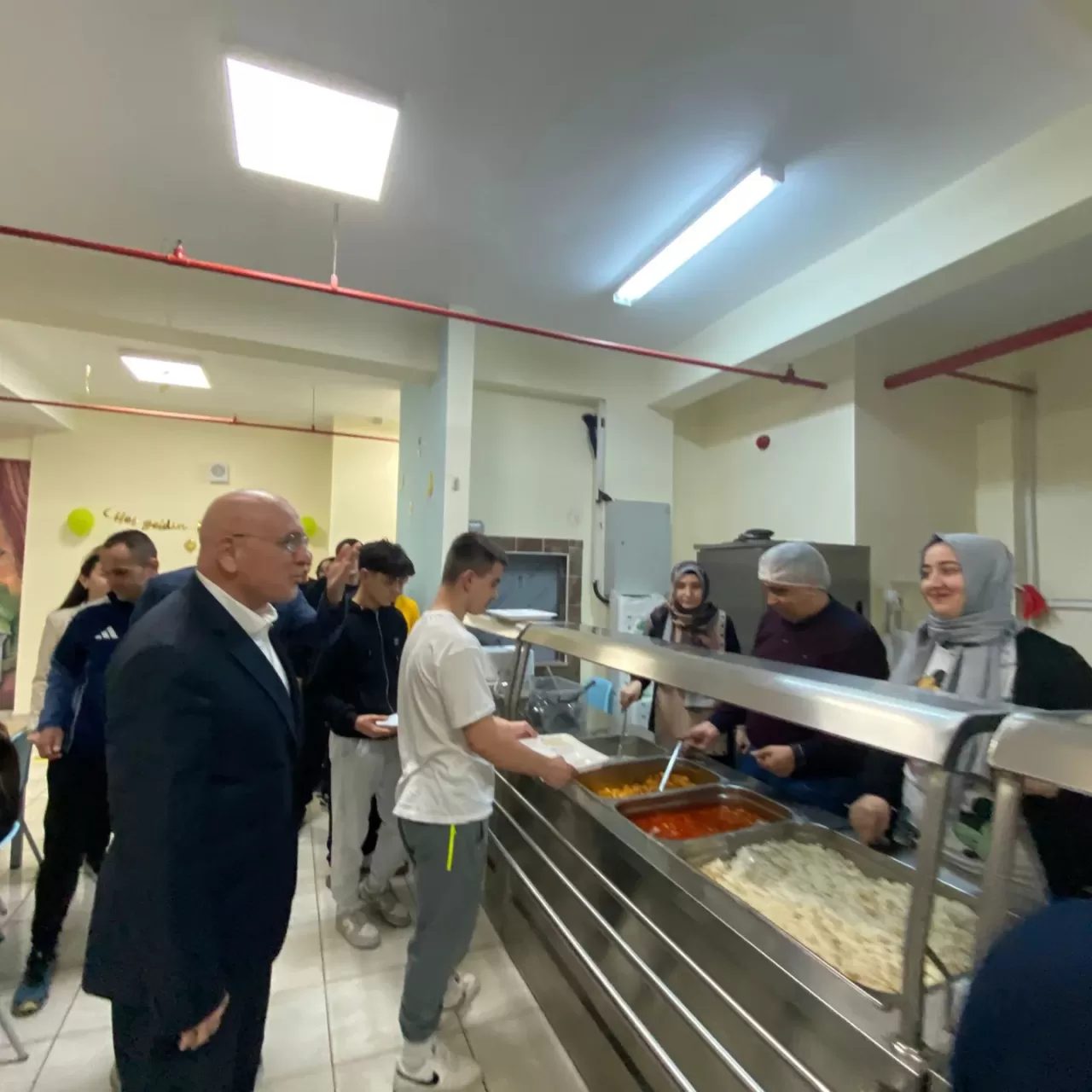 AK Partili Milletvekili İsmail Ok, Kurtdereli Mehmet Pehlivan Spor Lisesi'nde Öğrencilerle İftarda Bir Araya Geldi