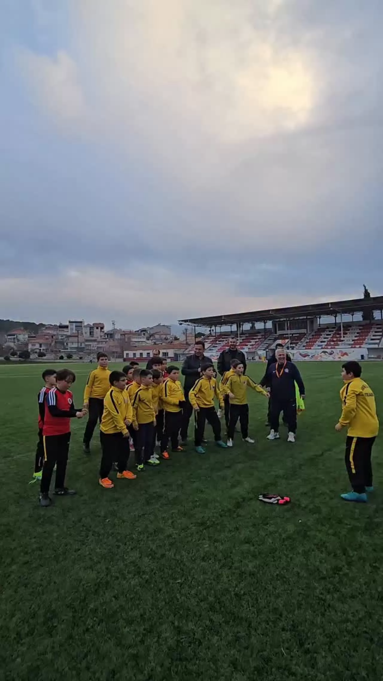 Sındırgı Belediyespor'un Minik Futbolcuları Antrenmanda Coşkuyla