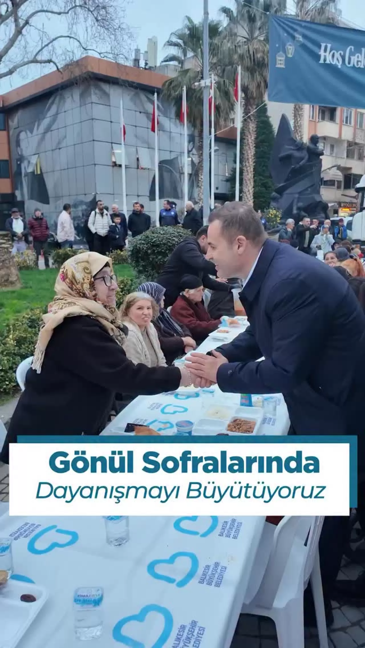 Başkan Ahmet Akın, Erdekli Hemşehrileri ile İftarda Buluştu