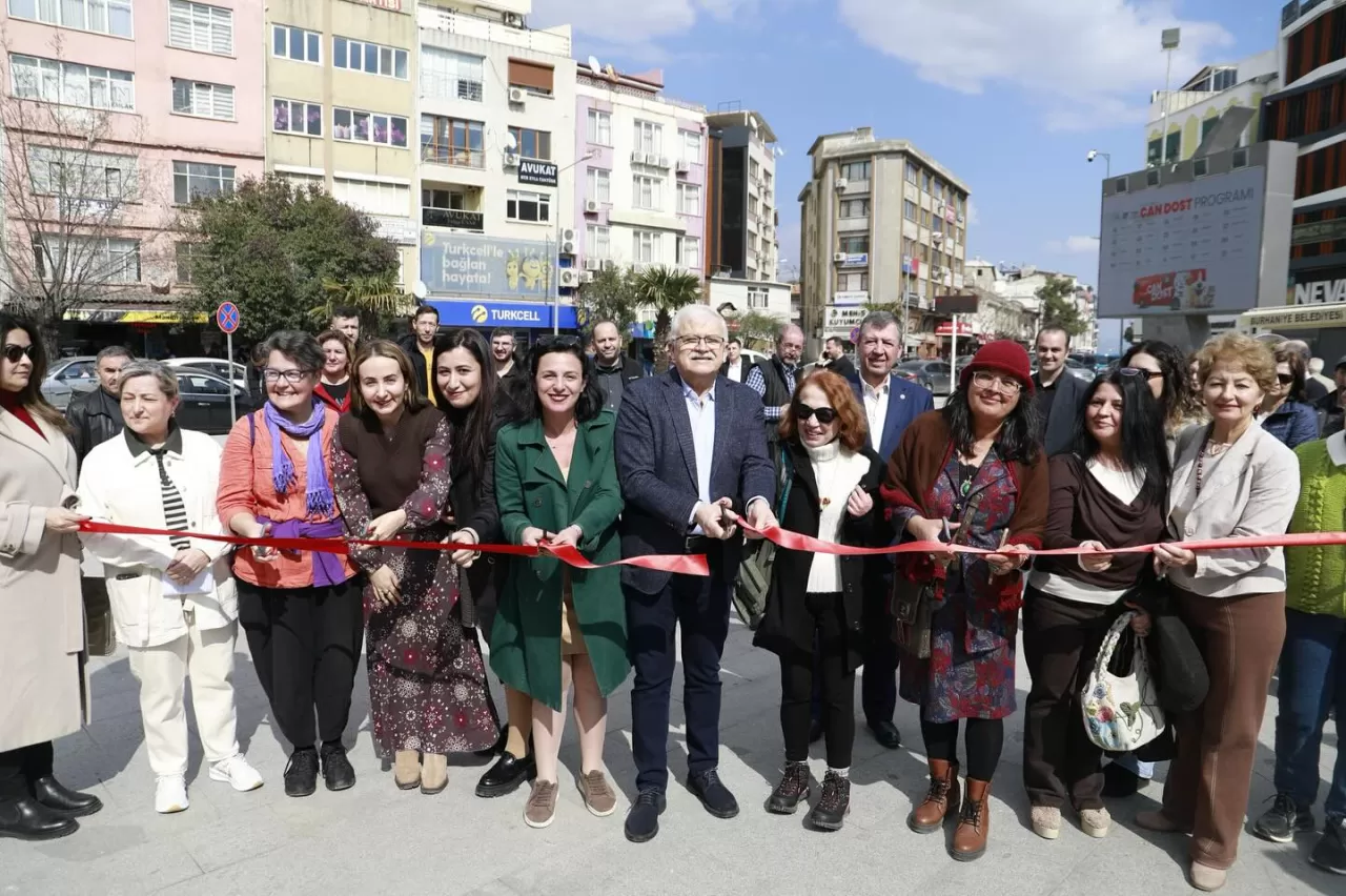 "Kadın Gözüyle Emek" Fotoğraf Sergisi Burhaniye'de Açıldı