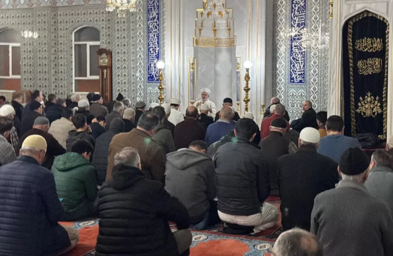 Balıkesir'de Teravih Öncesi Vaaz Verildi