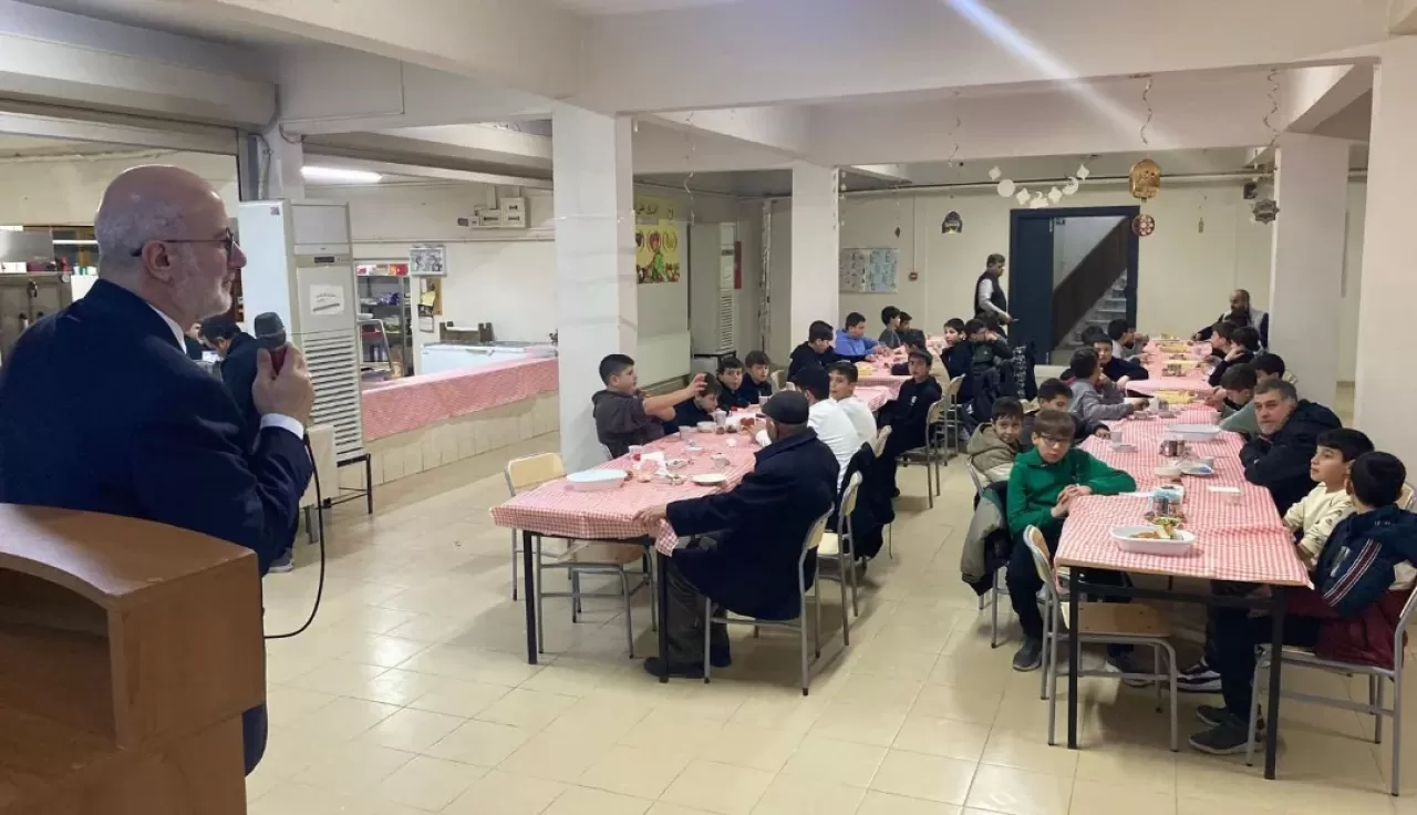 Balıkesir'de Hafızlık Öğrencileri İle İftar Buluşması