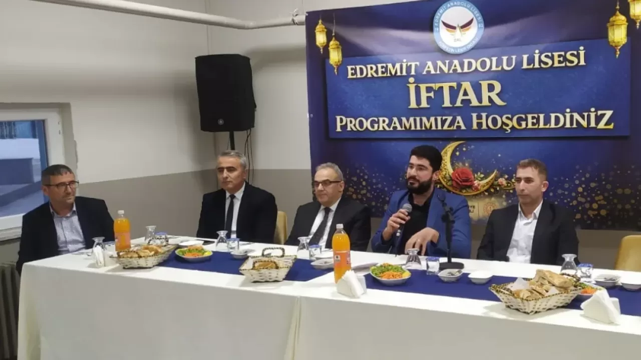 Edremit'te Öğretmen ve Öğrenciler Ramazan İftarında Buluştu