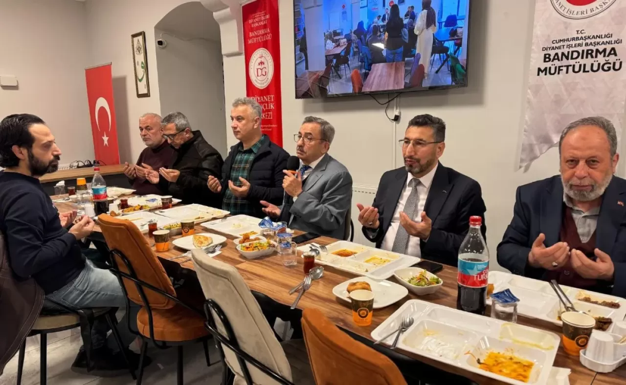 Balıkesir İl Müftüsü, Bandırma'da Gençlerle İftarda Buluştu