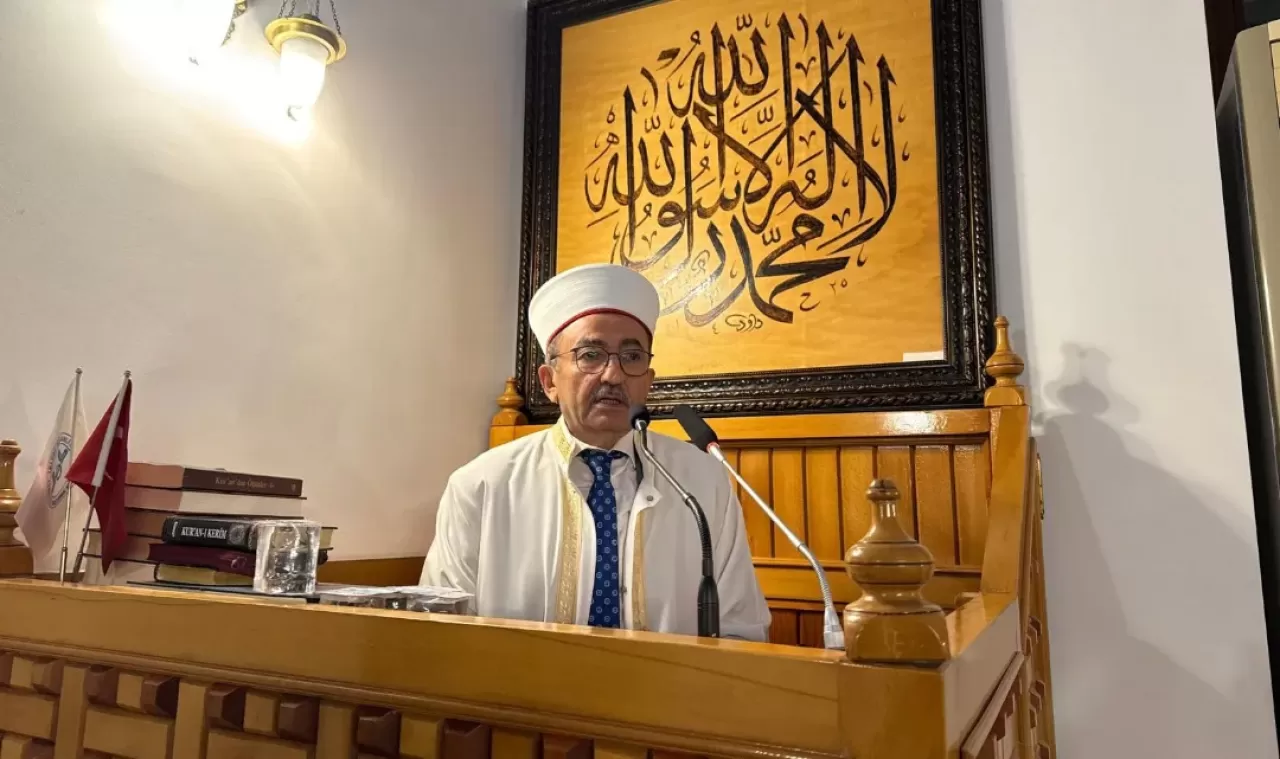 Balıkesir Müftüsü, Teravih Öncesi Cemaate Vaaz Verdi