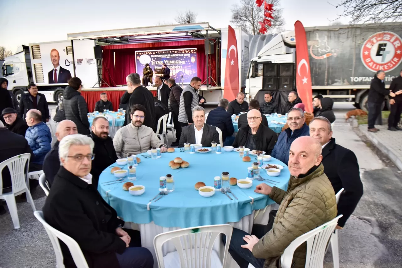 Altıeylül Belediye Başkan Yardımcıları Celepler Odası İftarında