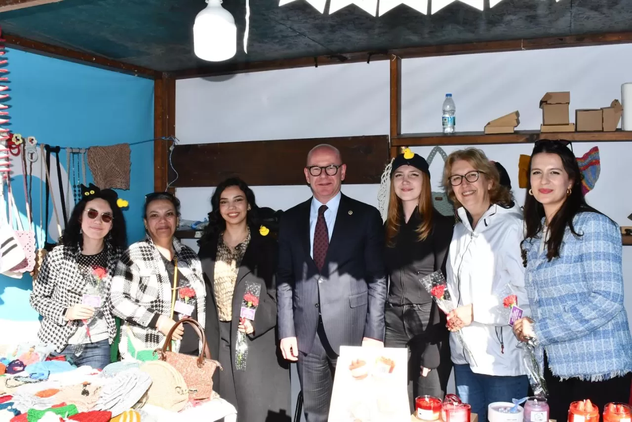 Balıkesir'de Kadın Emeği Stantları Açıldı