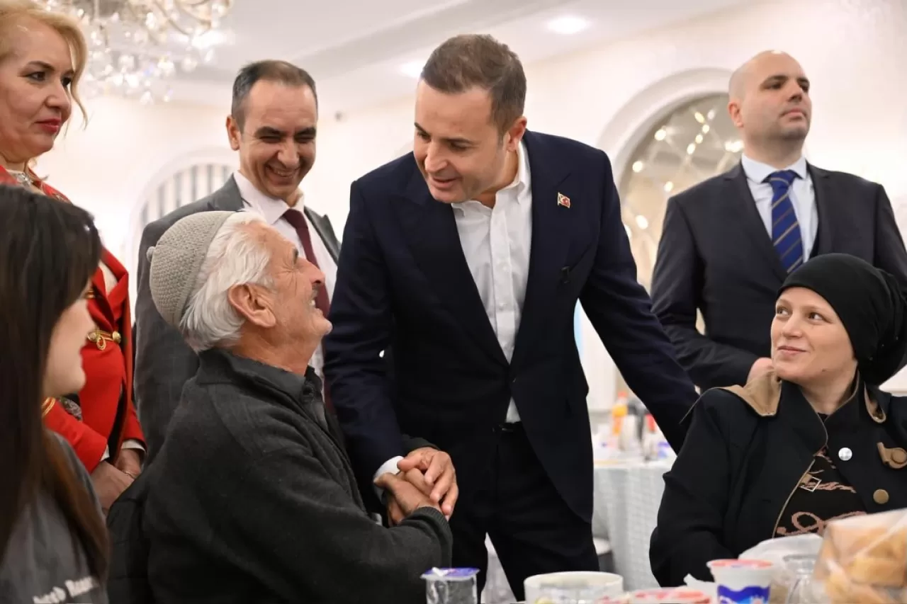 Balıkesir Belediye Başkanı Ahmet Akın, İstanbul'da Hemşehrileriyle İftarda Buluştu