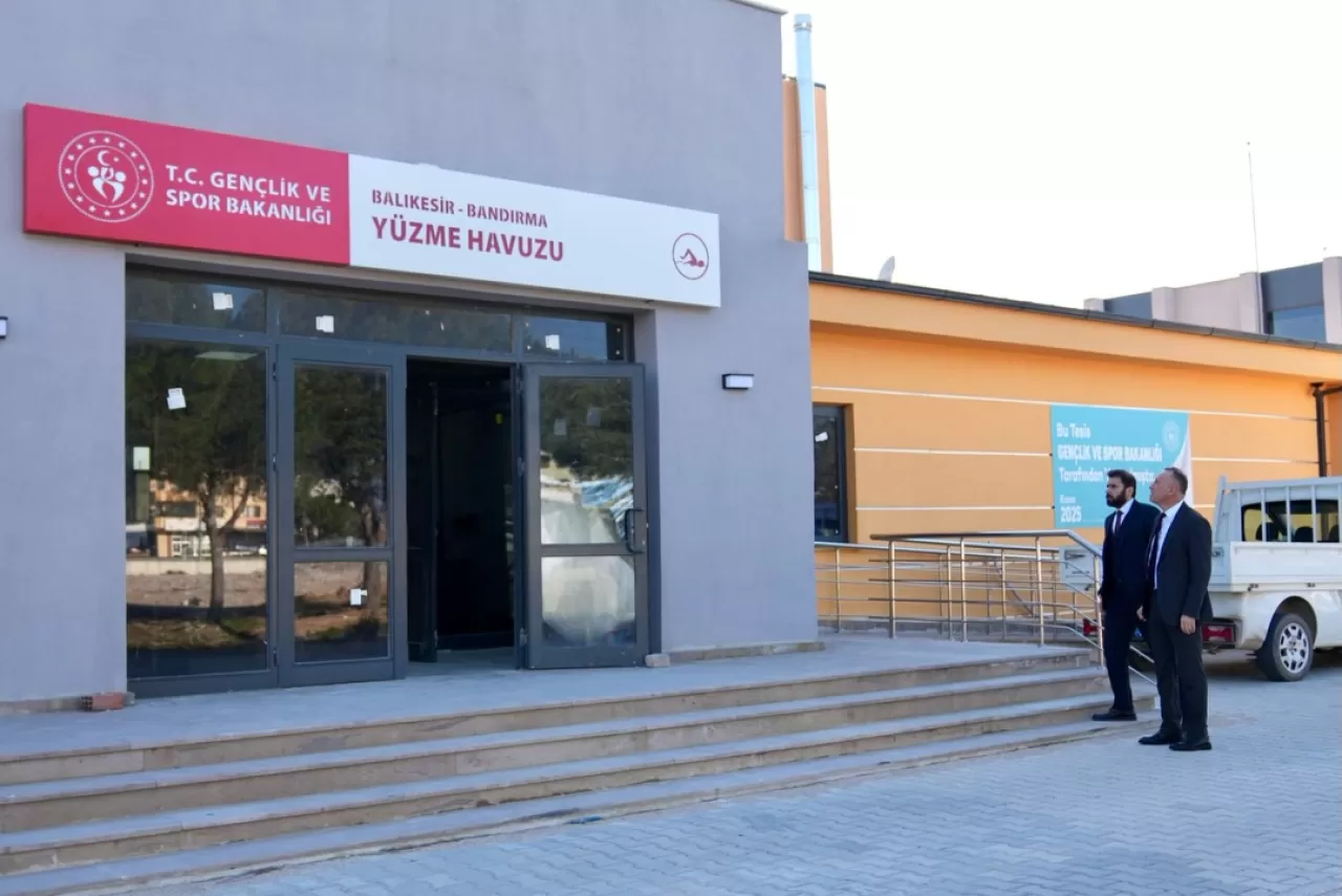 Bandırma'da Gençlik Merkezi ve Yüzme Havuzu Yakında Hizmete Açılıyor
