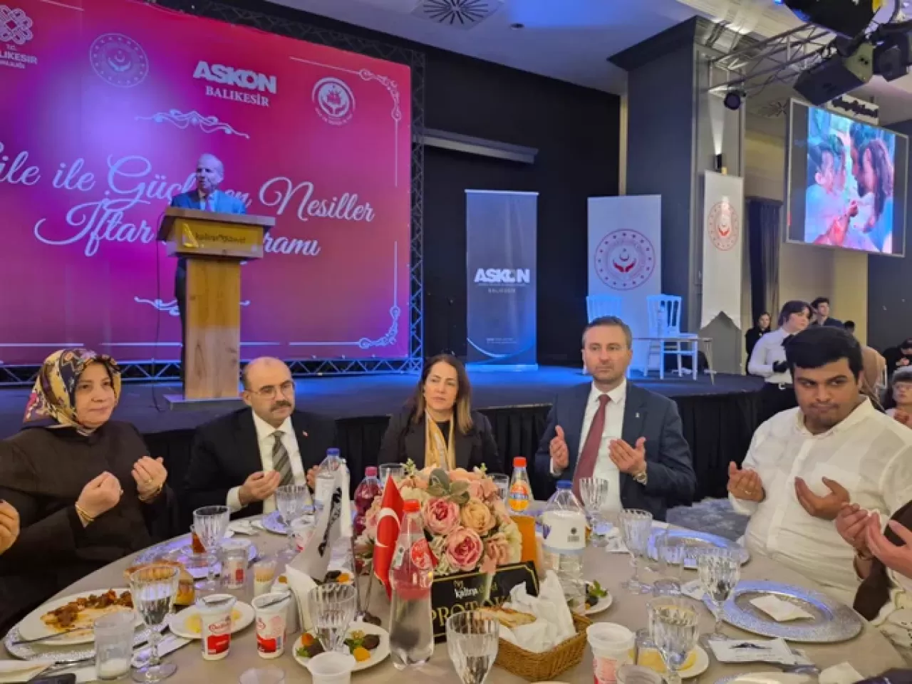 Aile İle Güçlenen Nesiller İftar Programı Düzenlendi