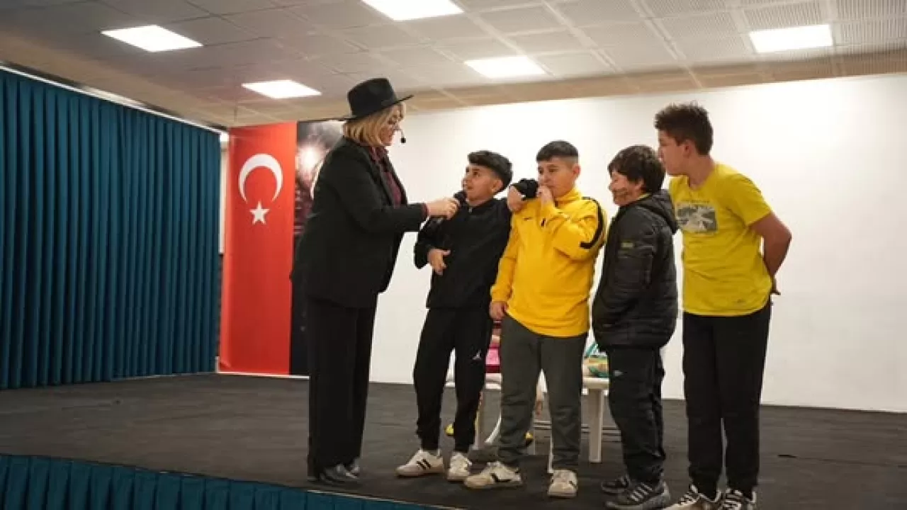 Sındırgı'da Çocuklar Masal ve Drama Atölyesi'nde Buluştular