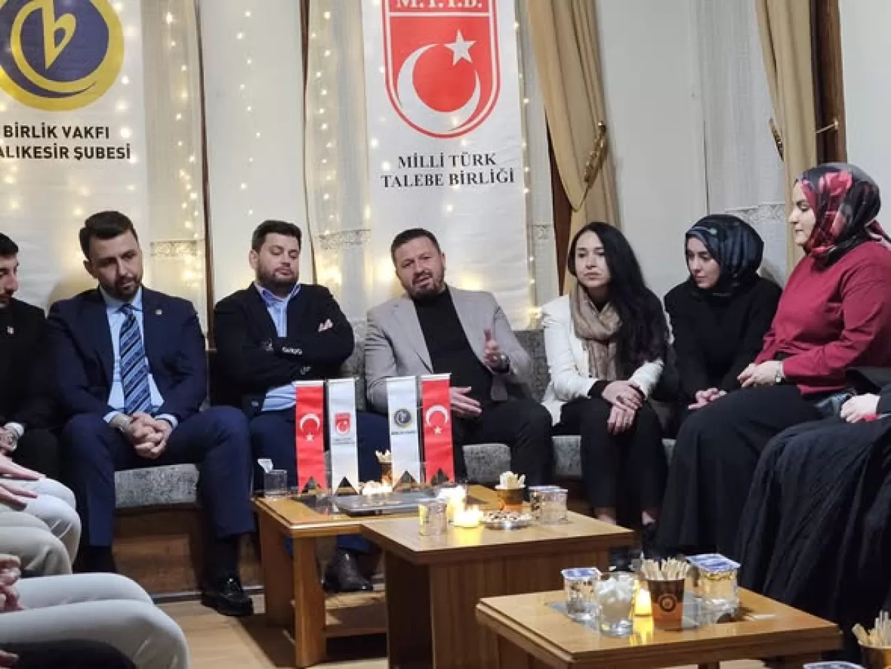 Emre Cemil Ayvalı ve Ali Taylan Öztaylan Gençlik Örgütü Üyeleriyle Buluştu