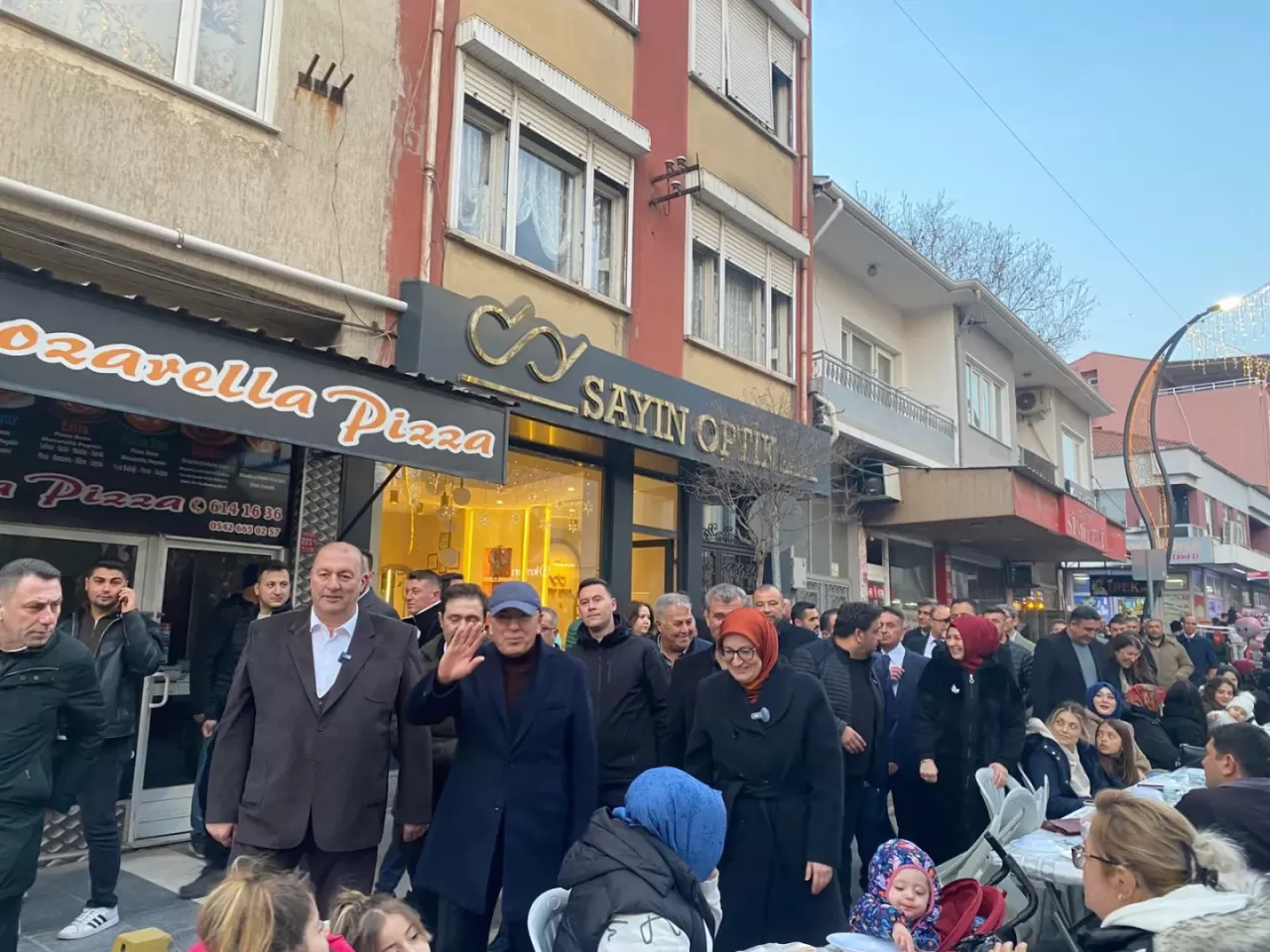 AK Partili Siyasetçiler Bigadiç'te Kadir Gecesi İftarında Buluştu