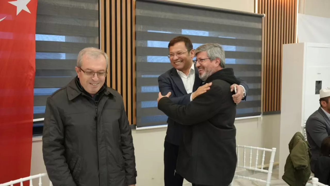 Sındırgı'da Depremden Etkilenen Esnaflar İçin İftar Buluşması Düzenlendi