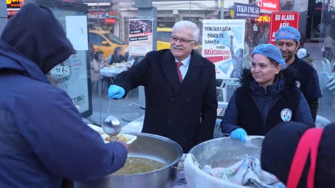 Burhaniye'de Kadir Gecesi Meydanda Buluşma