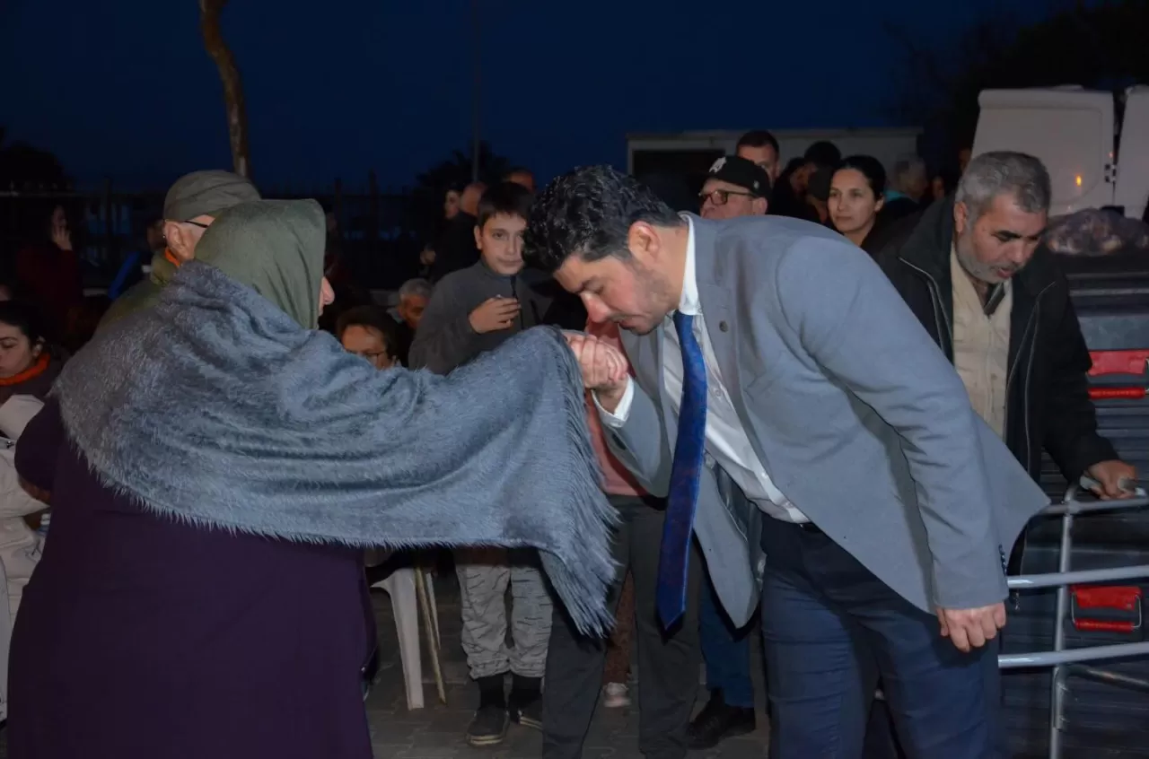Küçükkuyu'da Belediyenin İftar Sofrasında Birlik ve Beraberlik Ruhu Yaşandı