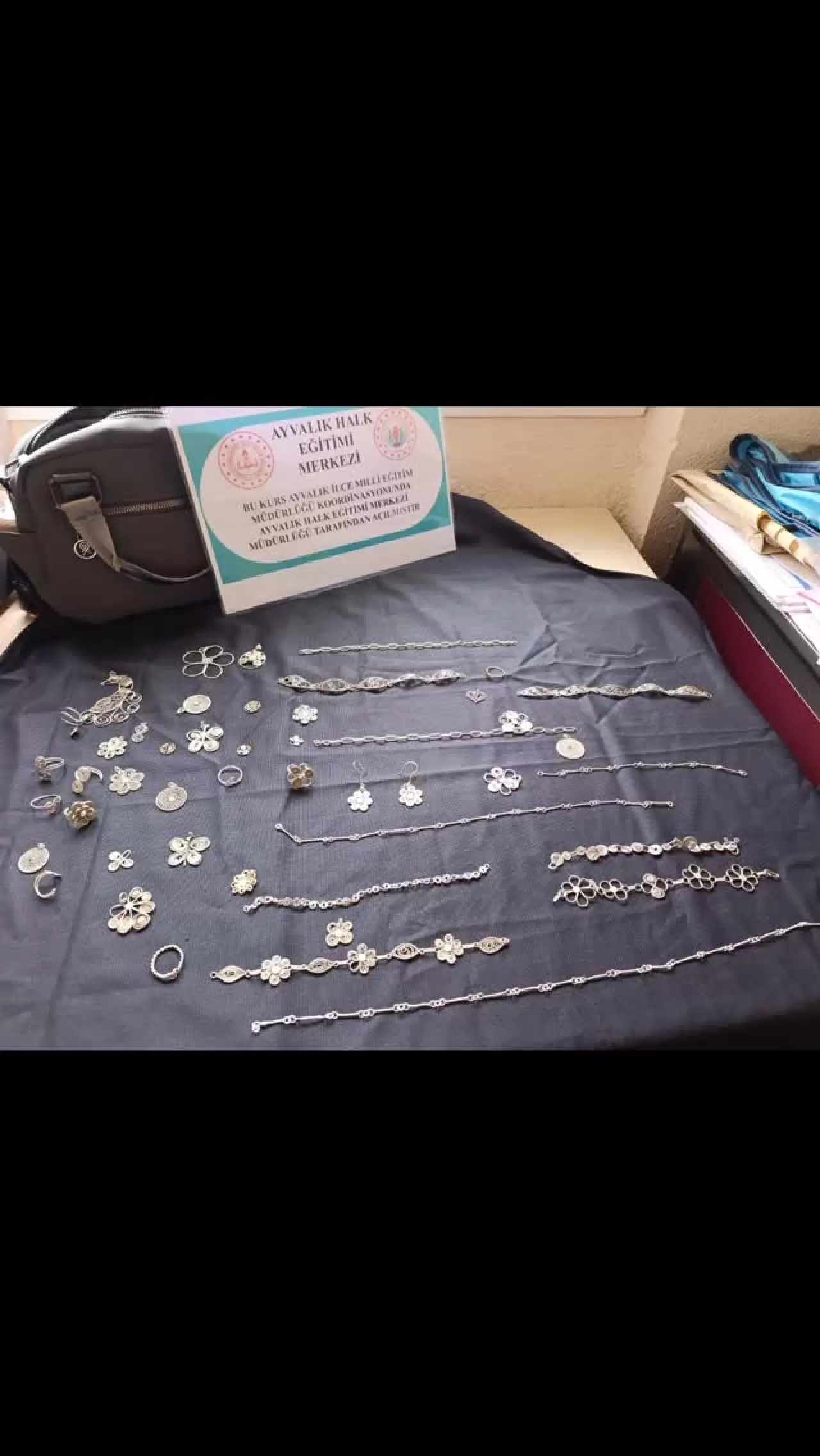 Ayvalık'ta Gümüş Takı İşlemeciliği Kursu Devam Ediyor