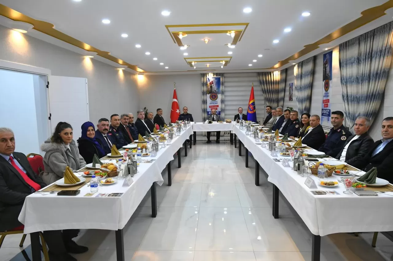 Vali Ustaoğlu, İl Jandarma Komutanlığı İftarında