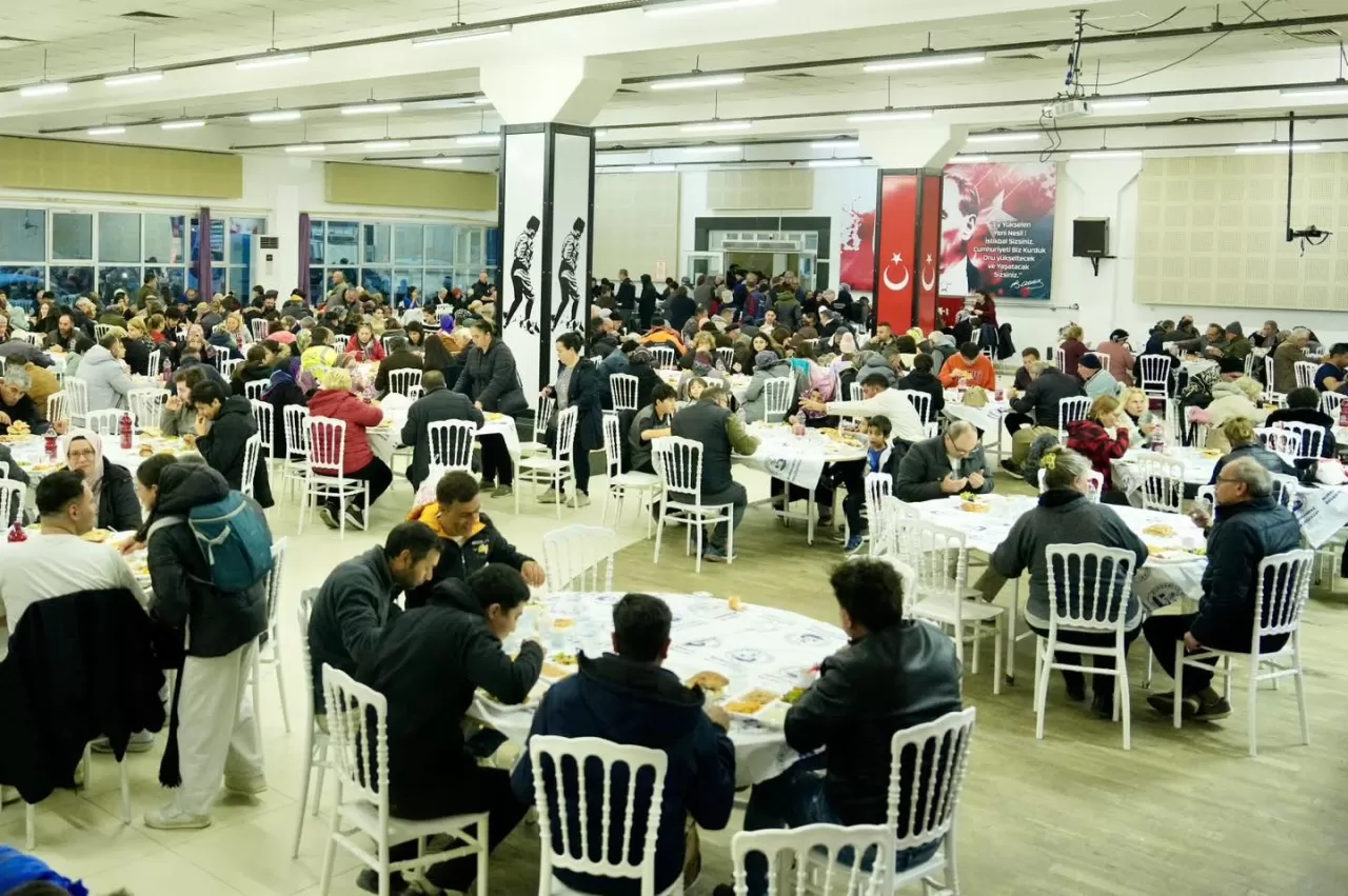 Burhaniye'de Ramazan Sofrası Hemşehrileri Buluştu, Son İftar İçin Davet Var