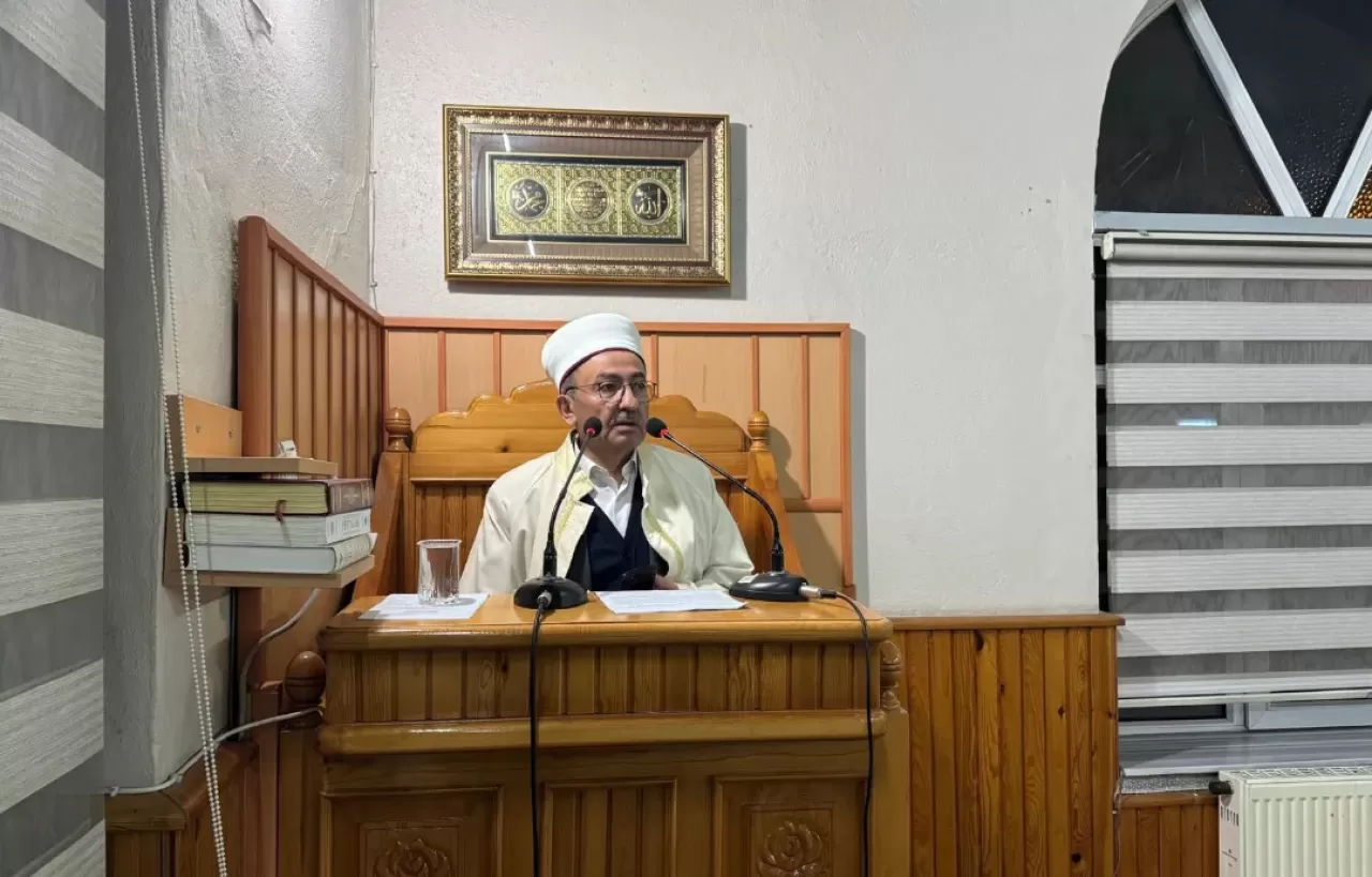 Balıkesir İl Müftüsü Bigadiç'te Teravih Öncesi Cemaate Hitap Etti