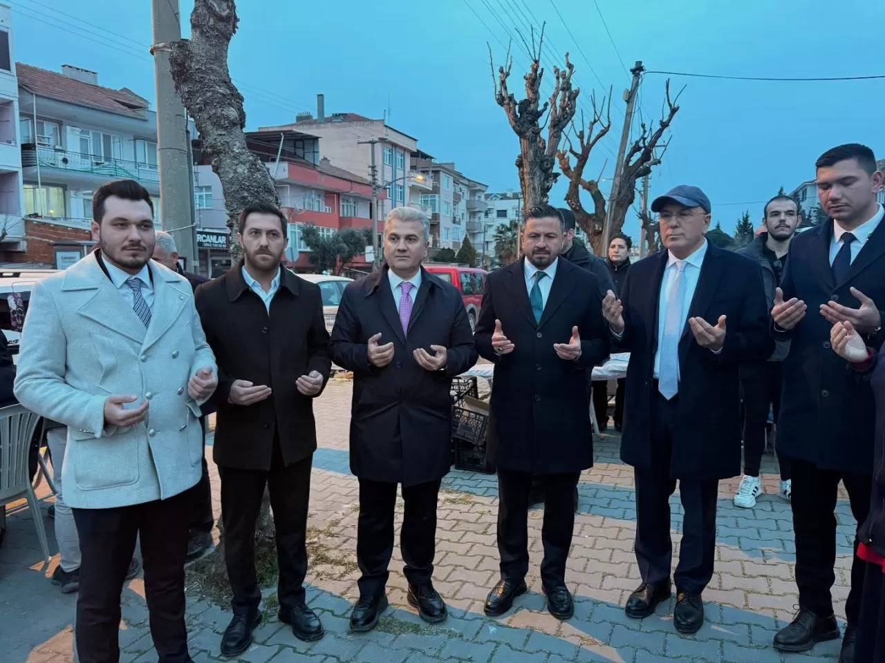 AK Partili Siyasetçiler Altıeylül'de İftar Sofrasında Buluştu