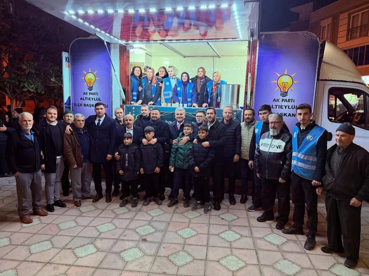 AK Partili Canbey, Altıeylül'de Halkla Buluştu