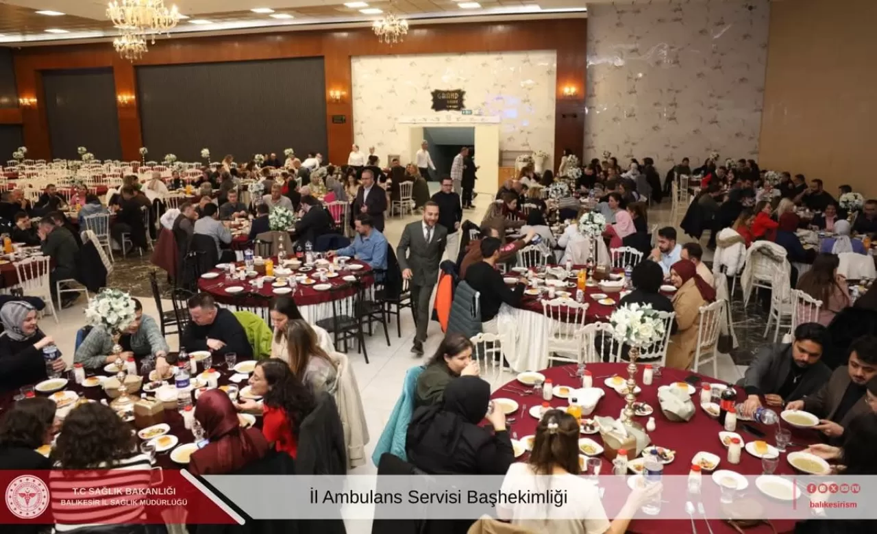 Balıkesir'de İl Sağlık Müdürü ve Hizmet Başkanları 112 Personeli ile İftarda Buluştu