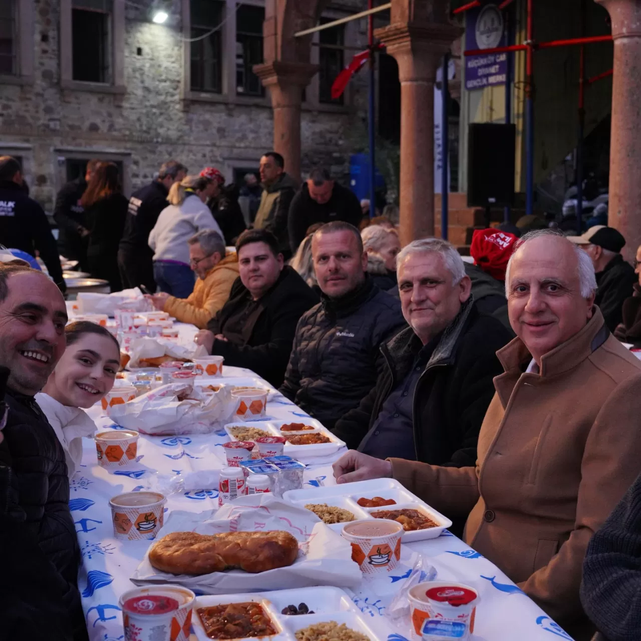 Ayvalık Belediyesi Küçükköy'de Vatandaşlarla İftarda Buluştu
